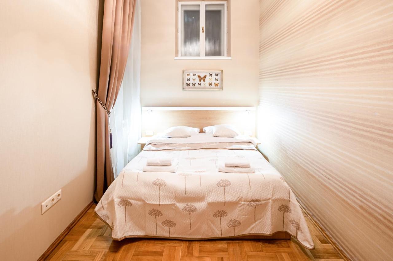 3 Bedrooms Royal Italian Style In An Austrian Building, Parking, Balcony Lviv Exterior photo