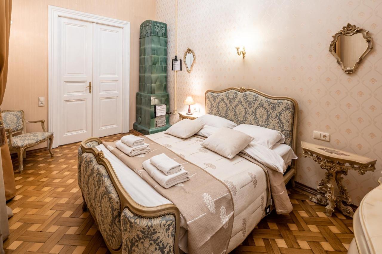 3 Bedrooms Royal Italian Style In An Austrian Building, Parking, Balcony Lviv Exterior photo