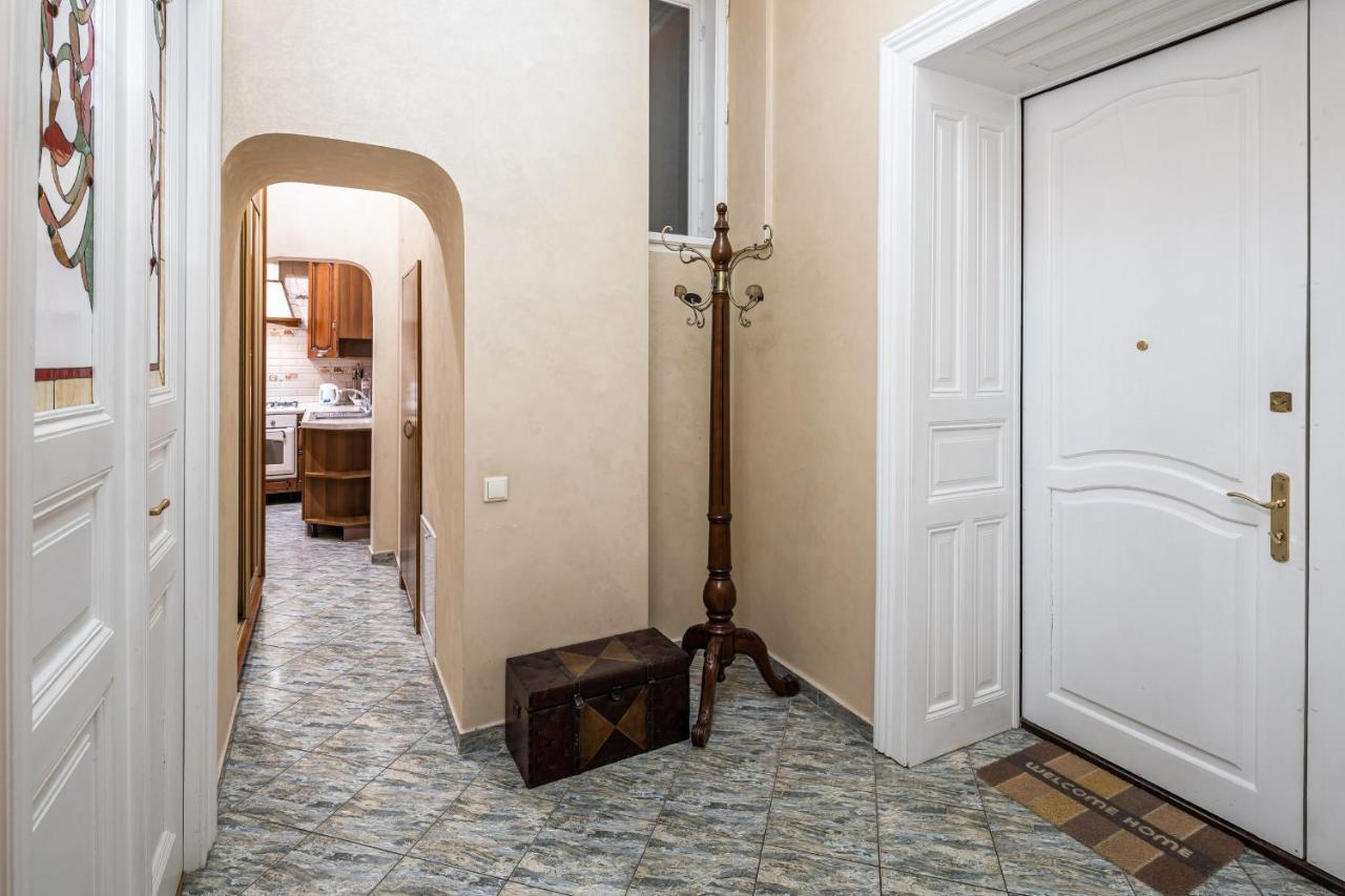 3 Bedrooms Royal Italian Style In An Austrian Building, Parking, Balcony Lviv Exterior photo