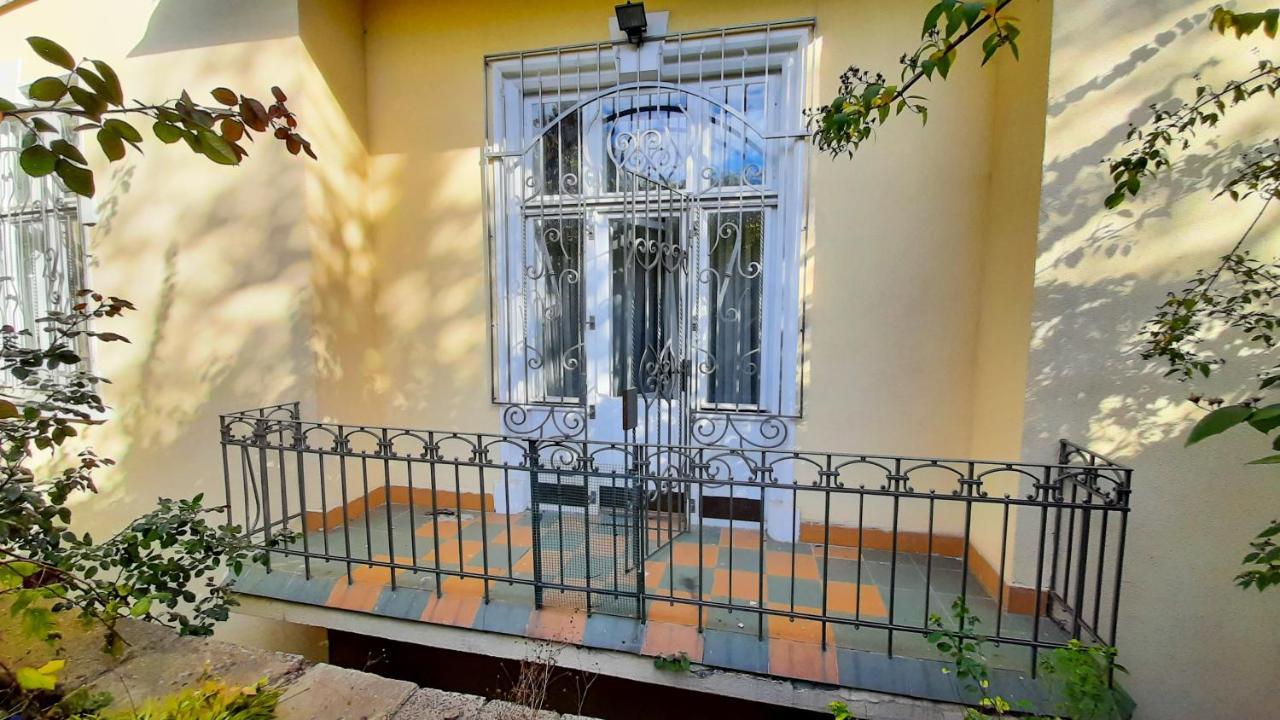 3 Bedrooms Royal Italian Style In An Austrian Building, Parking, Balcony Lviv Exterior photo